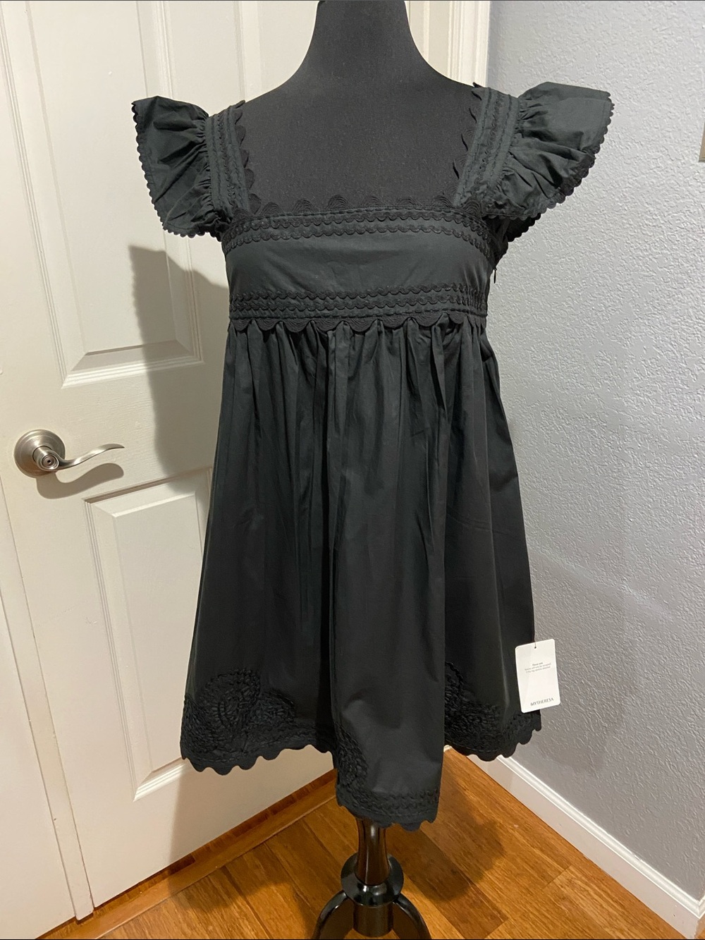 NWT Juliet Dunn Black Ruffle Sleeve Sundress